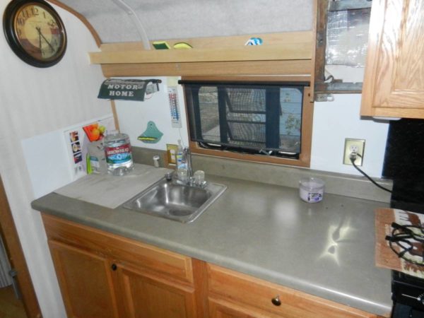 Real Bus Conversion RV - Image 14