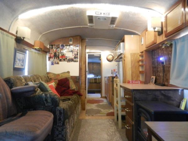Real Bus Conversion RV - Image 15