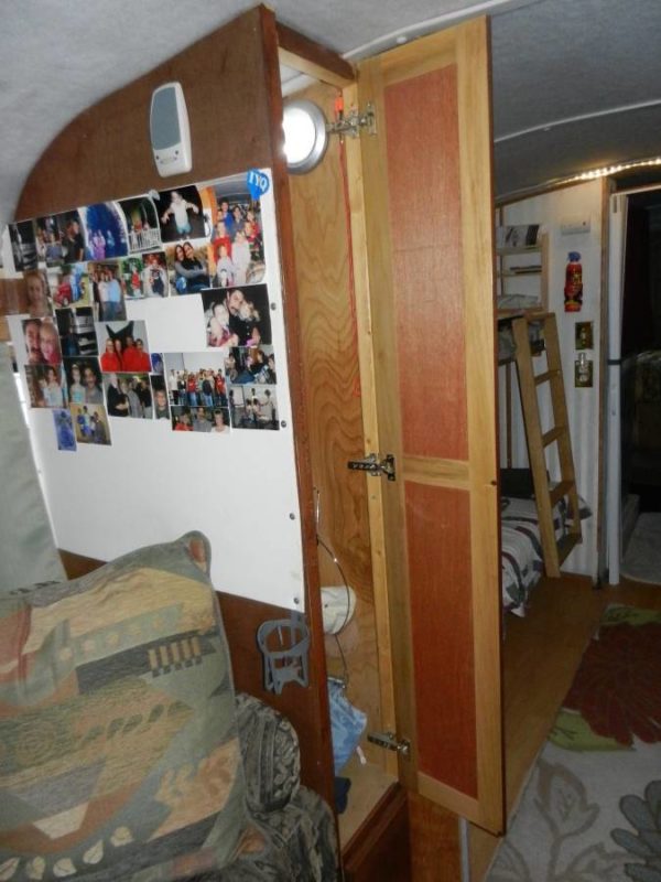 Real Bus Conversion RV - Image 16