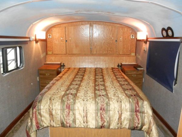 Real Bus Conversion RV - Image 8