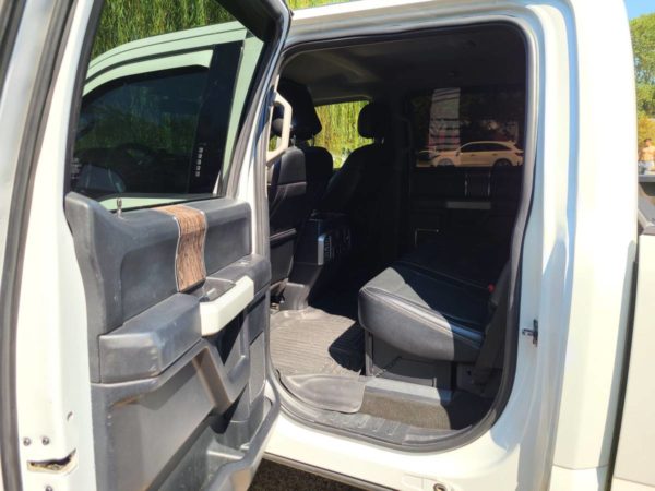 2017 Ford F250 Lariat - Image 10