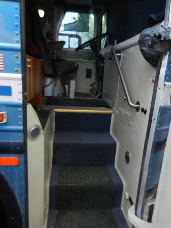 Real Bus Conversion RV - Image 13