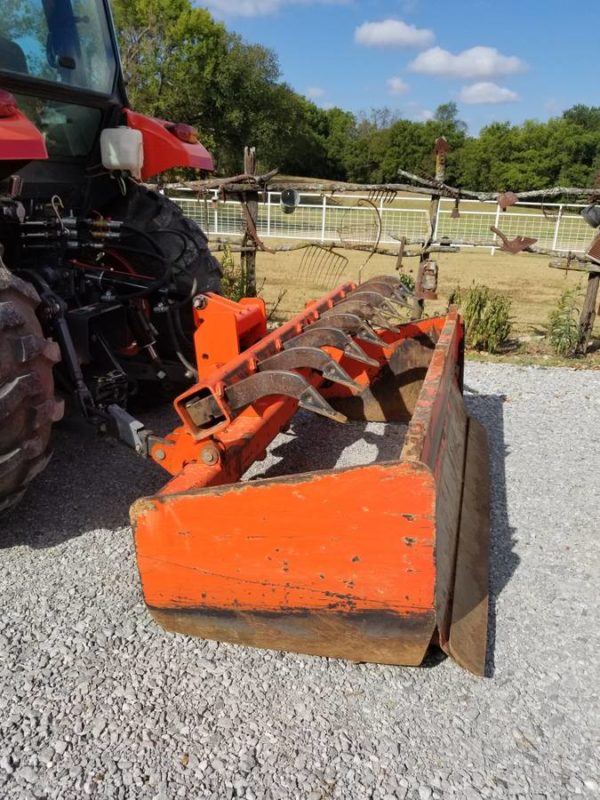 Kubota M6060 Tractor with Box Blade and Front End Loader - Image 3