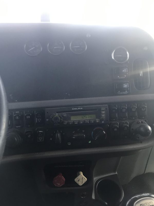2011 PETERBILT 365 - Image 14