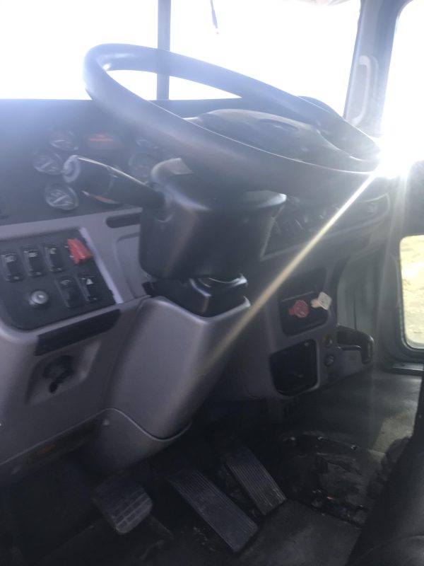 2011 PETERBILT 365 - Image 3