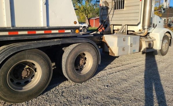 2006 PETERBILT 385 - Image 9
