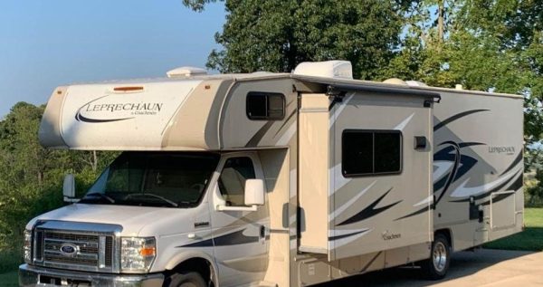 2016 COACHMEN LEPRECHAUN 320BH - Image 2
