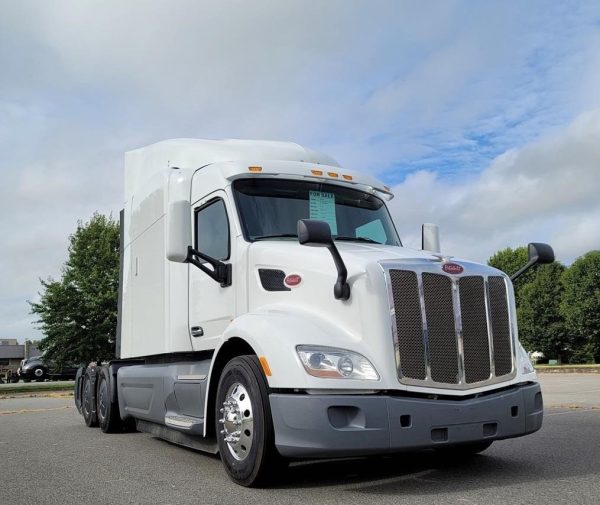 2018 PETERBILT 579 - Image 2