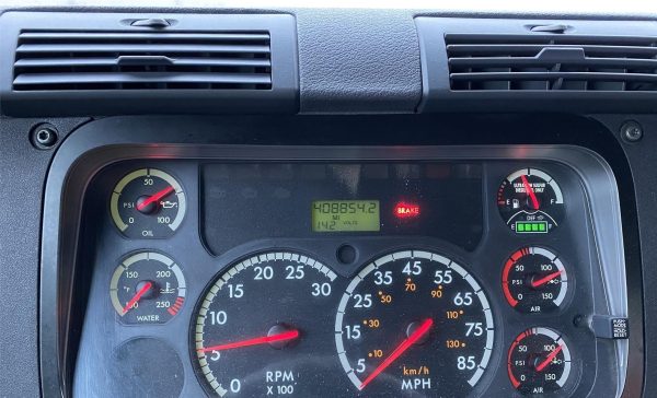 2014 FREIGHTLINER CASCADIA 113 - Image 11