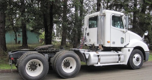 2004 FREIGHTLINER COLUMBIA 120 - Image 2
