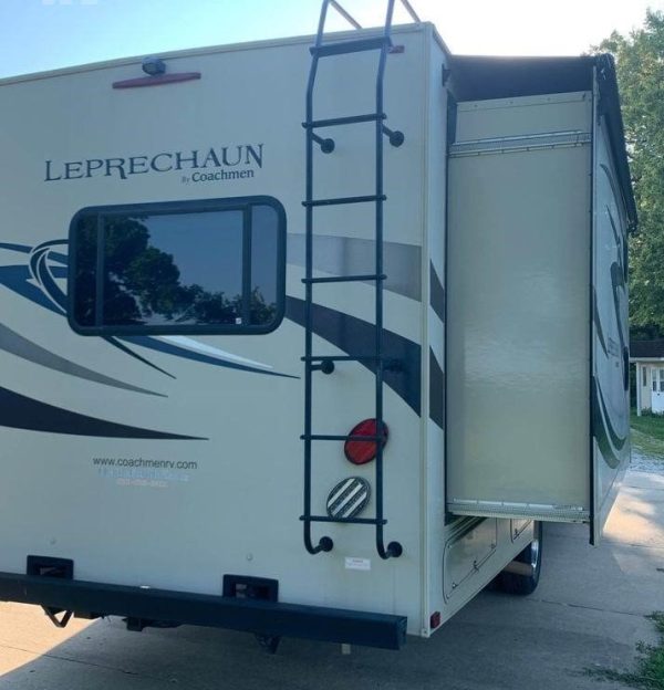 2016 COACHMEN LEPRECHAUN 320BH - Image 3