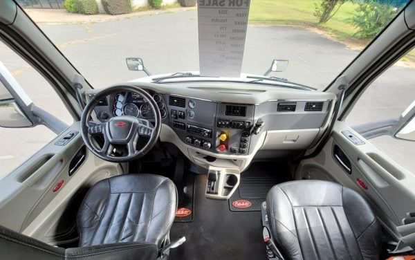 2018 PETERBILT 579 - Image 3