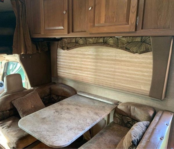 2016 COACHMEN LEPRECHAUN 320BH - Image 7