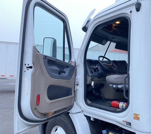 2014 FREIGHTLINER CASCADIA 113 - Image 7