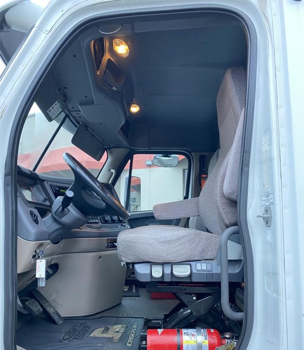 2014 FREIGHTLINER CASCADIA 113 - Image 8