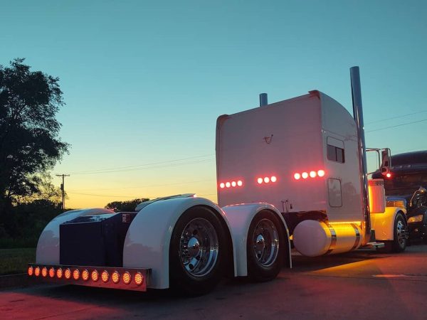2021 Peterbilt 389 - Image 4