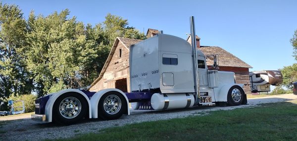 2021 Peterbilt 389 - Image 5