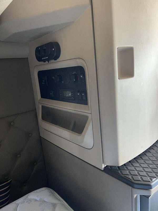 2018 Kenworth t680 - Image 10
