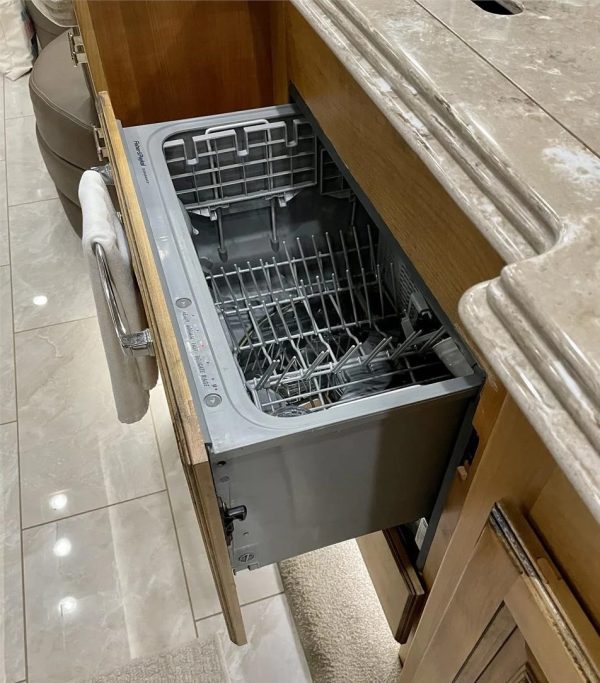 2018 TIFFIN PHAETON 40AH - Image 14