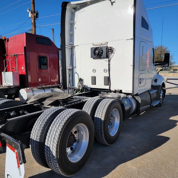 2017 KENWORTH T680 - Image 2