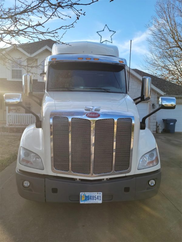 2018 PETERBILT 579 - Image 2
