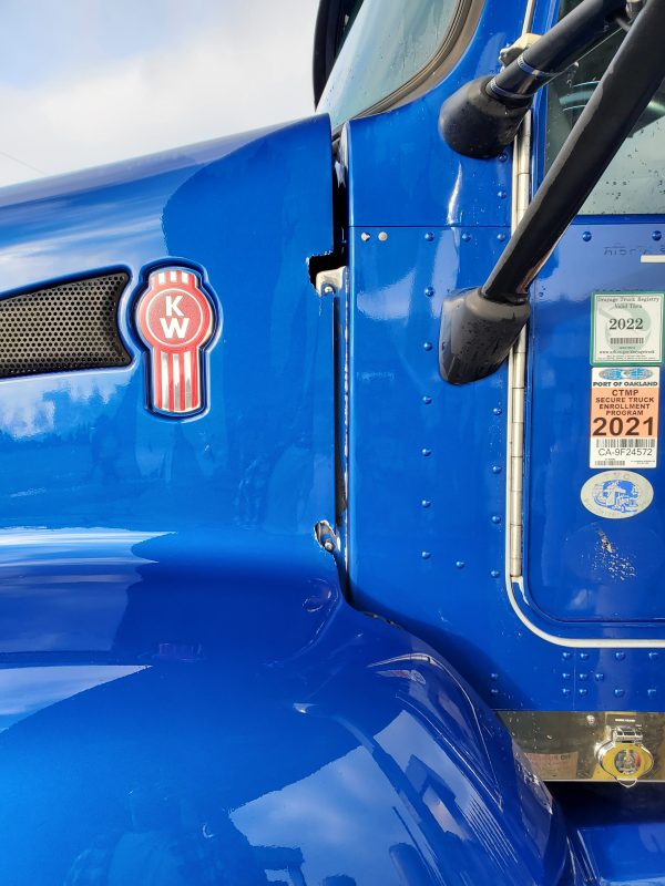 2011 Kenworth T660 - Image 3