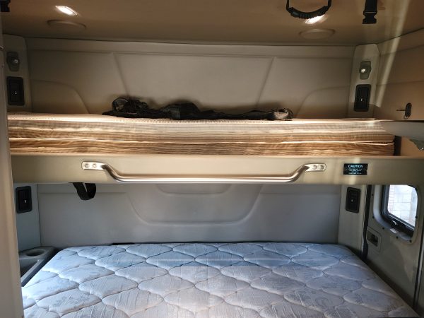 2018 PETERBILT 579 - Image 8