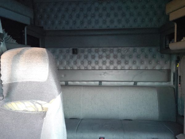 2011 Kenworth T660 - Image 10