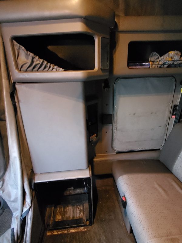 2011 Kenworth T660 - Image 12