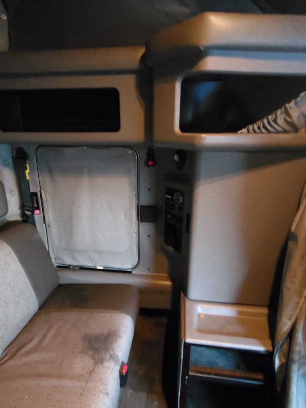 2011 Kenworth T660 - Image 13