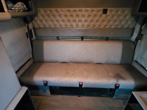 2011 Kenworth T660 - Image 14