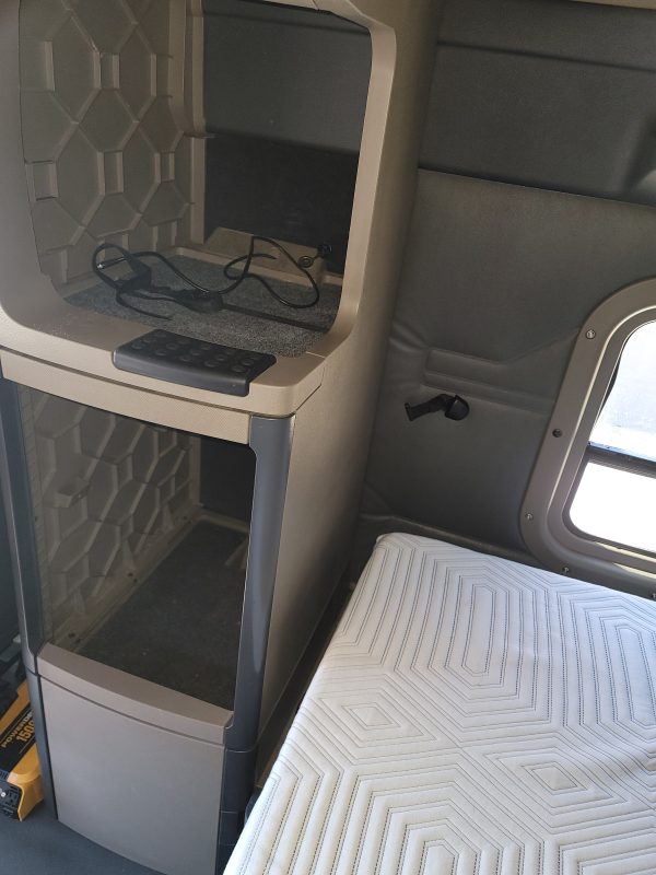 2016 FREIGHTLINER CASCADIA 125 - Image 12