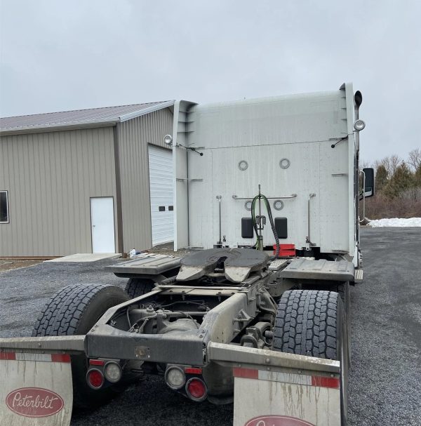 2020 PETERBILT 567 - Image 4