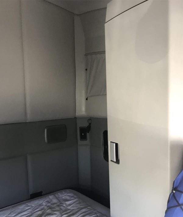 2017 KENWORTH T680 - Image 5