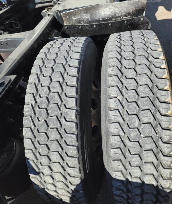 2017 KENWORTH T680 - Image 7