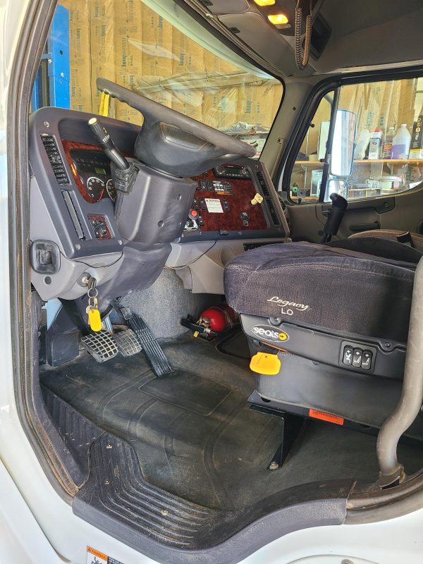 2012 Freightliner M2 Business Class - Image 7