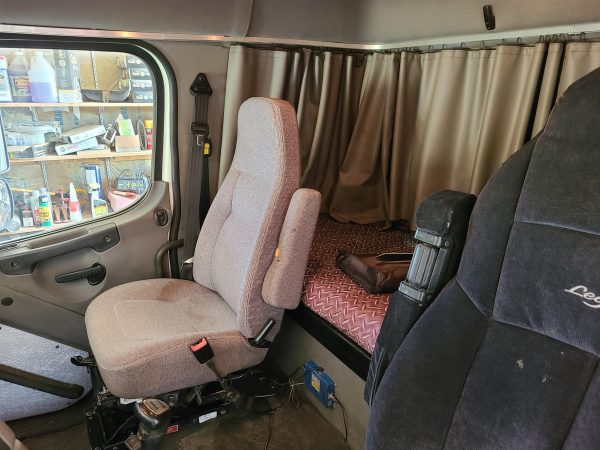 2012 Freightliner M2 Business Class - Image 8