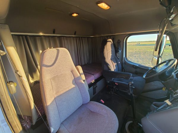 2012 Freightliner M2 Business Class - Image 9