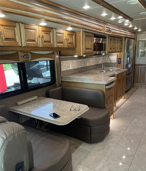 2018 TIFFIN PHAETON 40AH - Image 9