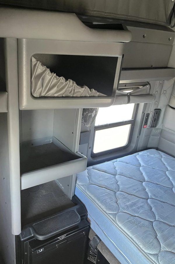 2018 KENWORTH W900L - Image 10