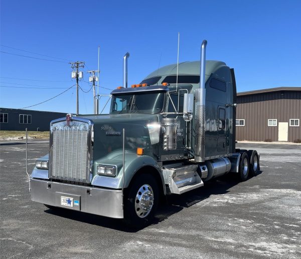 2018 KENWORTH W900L - Image 2