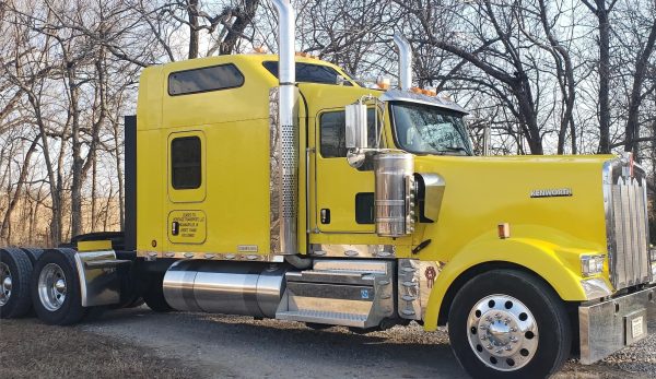 2019 KENWORTH W900L - Image 2