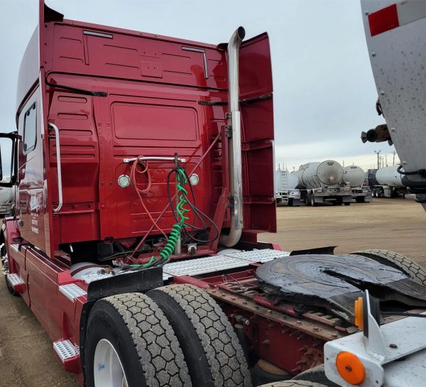 2015 VOLVO VNL64T730 - Image 3