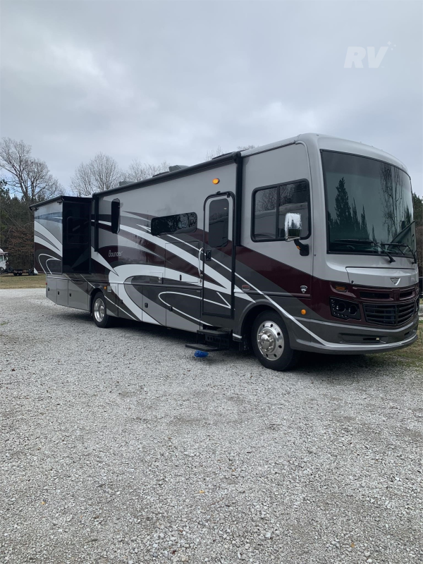 2022 FLEETWOOD BOUNDER 35K - Image 6