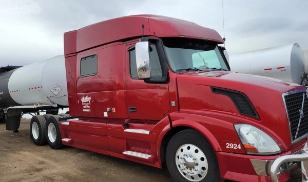 2015 VOLVO VNL64T730 - Image 6
