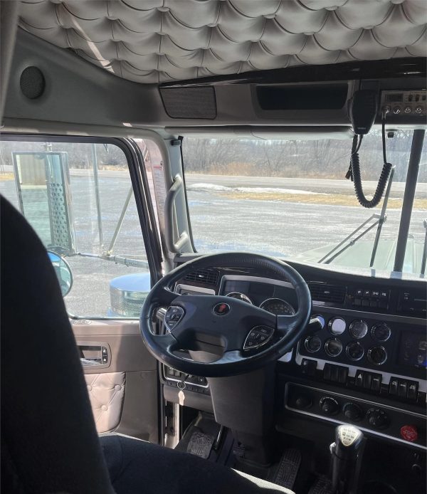 2018 KENWORTH W900L - Image 6