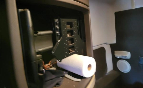 2015 VOLVO VNL64T730 - Image 8