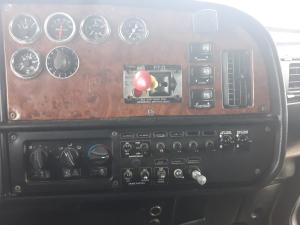 2002 Peterbilt & 2011 Air Ride Pup Trailer - Image 8