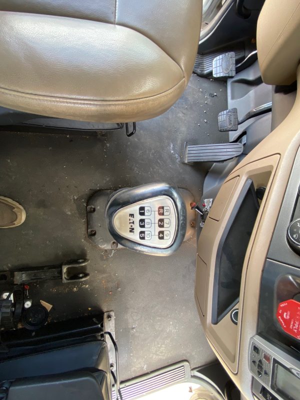 2014 Peterbilt 579 - Image 4
