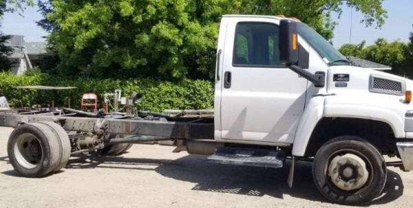 2003 Chevrolet Kodiak C4500 - Image 2